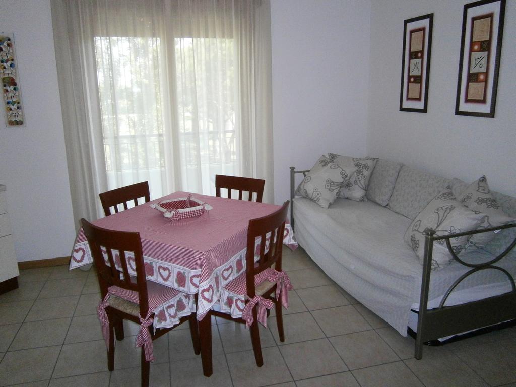 Residence Roberta Con Piscina - Agenzia Cocal Caorle Pokój zdjęcie