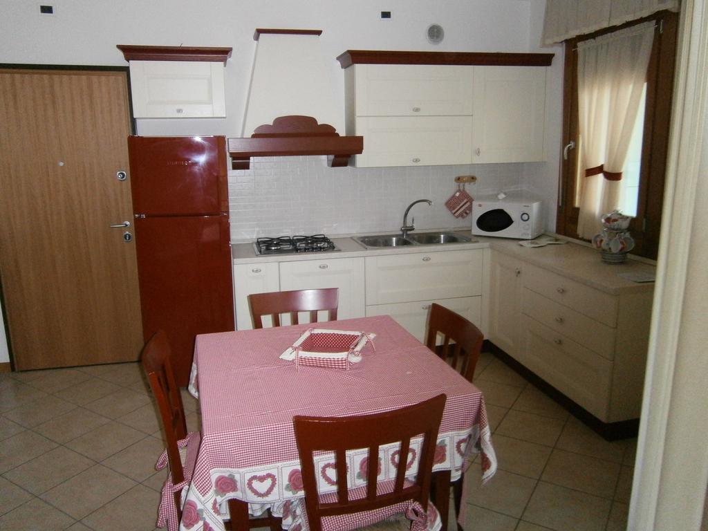 Residence Roberta Con Piscina - Agenzia Cocal Caorle Pokój zdjęcie