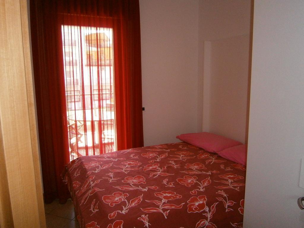 Residence Roberta Con Piscina - Agenzia Cocal Caorle Pokój zdjęcie